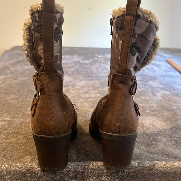 BareTraps Brown Winter Boots with Faux Fur Lining Camouflage Detailing - Picture 3 of 4